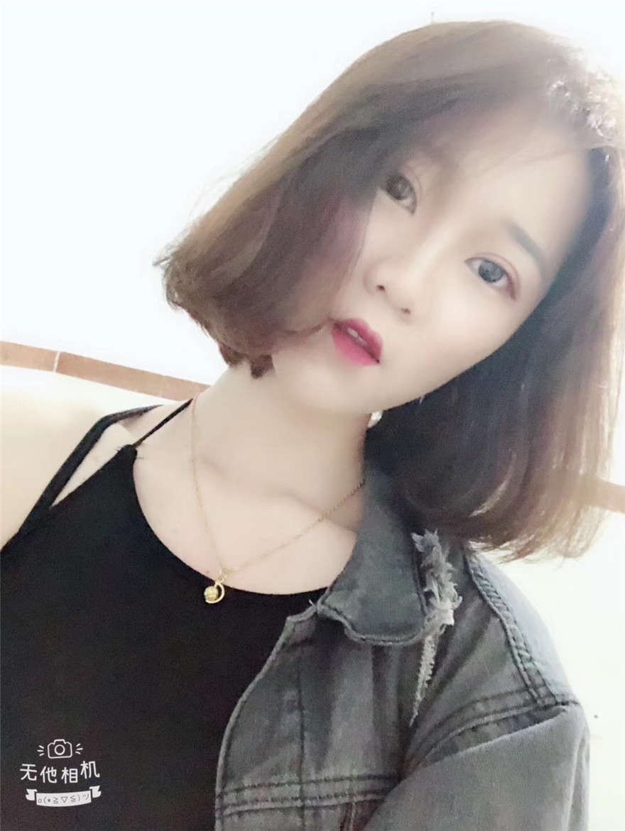 邪恶二人组下药迷翻新来的美女实习生带回酒店各种姿势爆插她的小嫩鲍