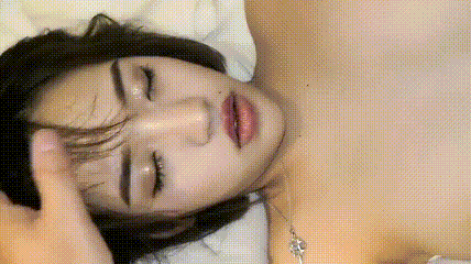 漂亮的纹身美女 被MJ各种玩弄 抠逼 尿道插管 被无套操喷了 射了一逼毛