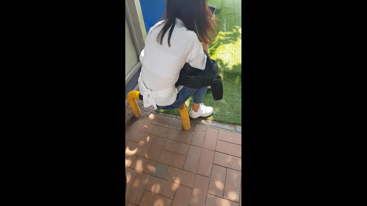 公交站对准白衣美女爆撸