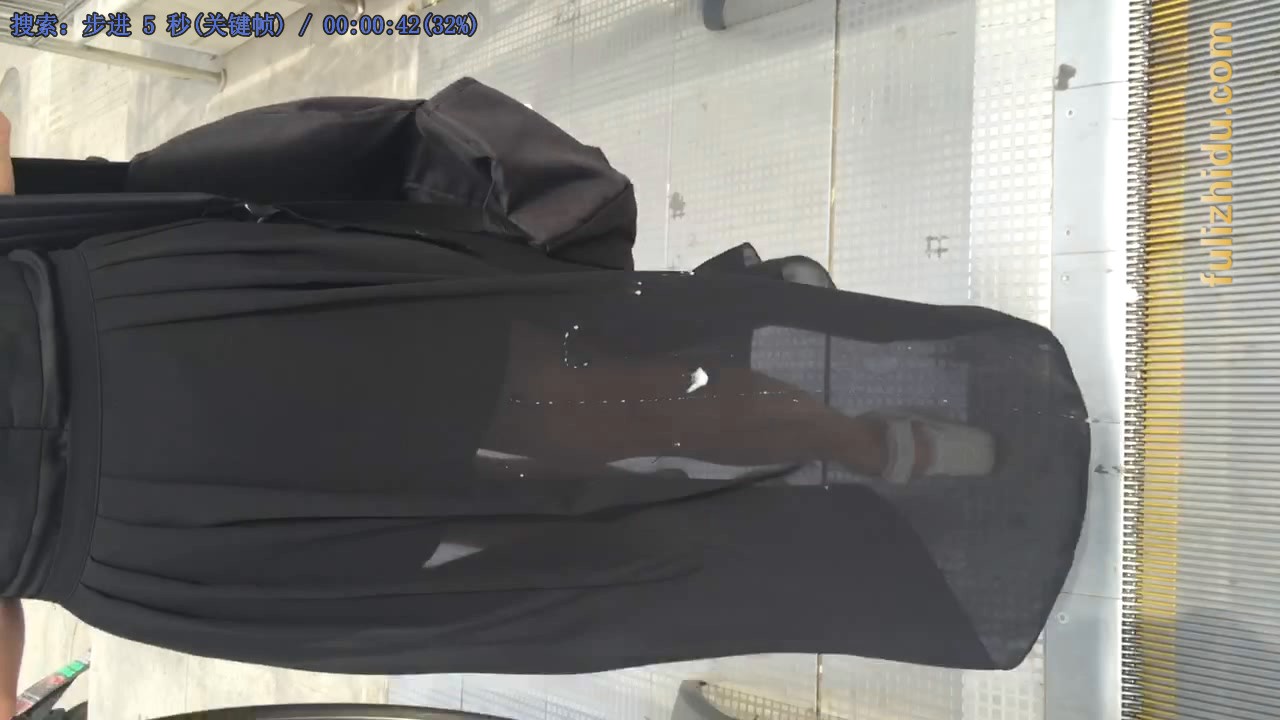 黑色纱裙美少妇