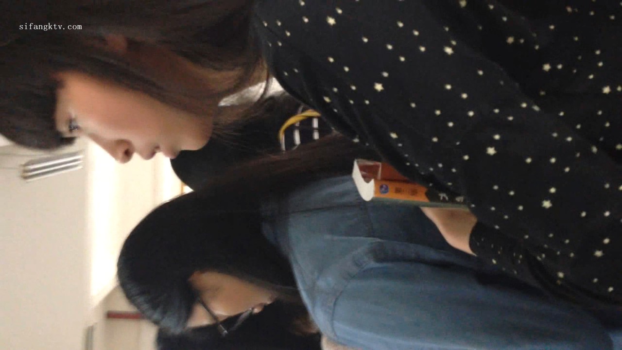 学校食堂喷射长发学妹